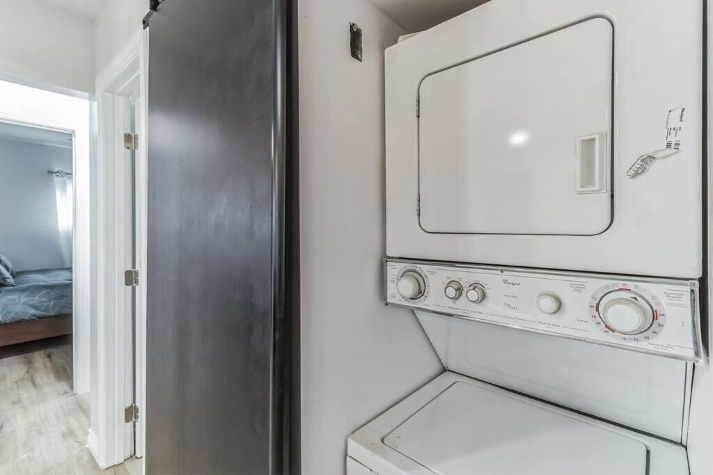 Modern City Ranch 3 Bdrm Family Home Access By Dirt Road Palmdale Exterior photo