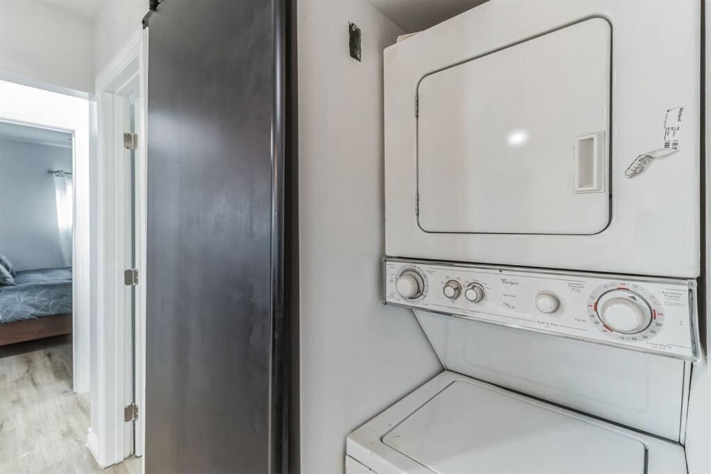 Modern City Ranch 3 Bdrm Family Home Access By Dirt Road Palmdale Exterior photo