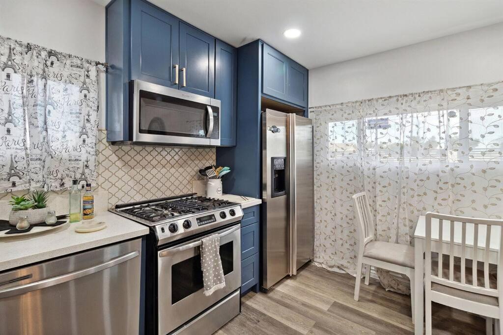 Modern City Ranch 3 Bdrm Family Home Access By Dirt Road Palmdale Exterior photo